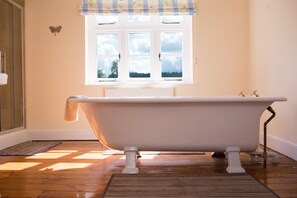 Superior Suite, Bathtub (Four Poster Bed - Second Floor) | Bathroom