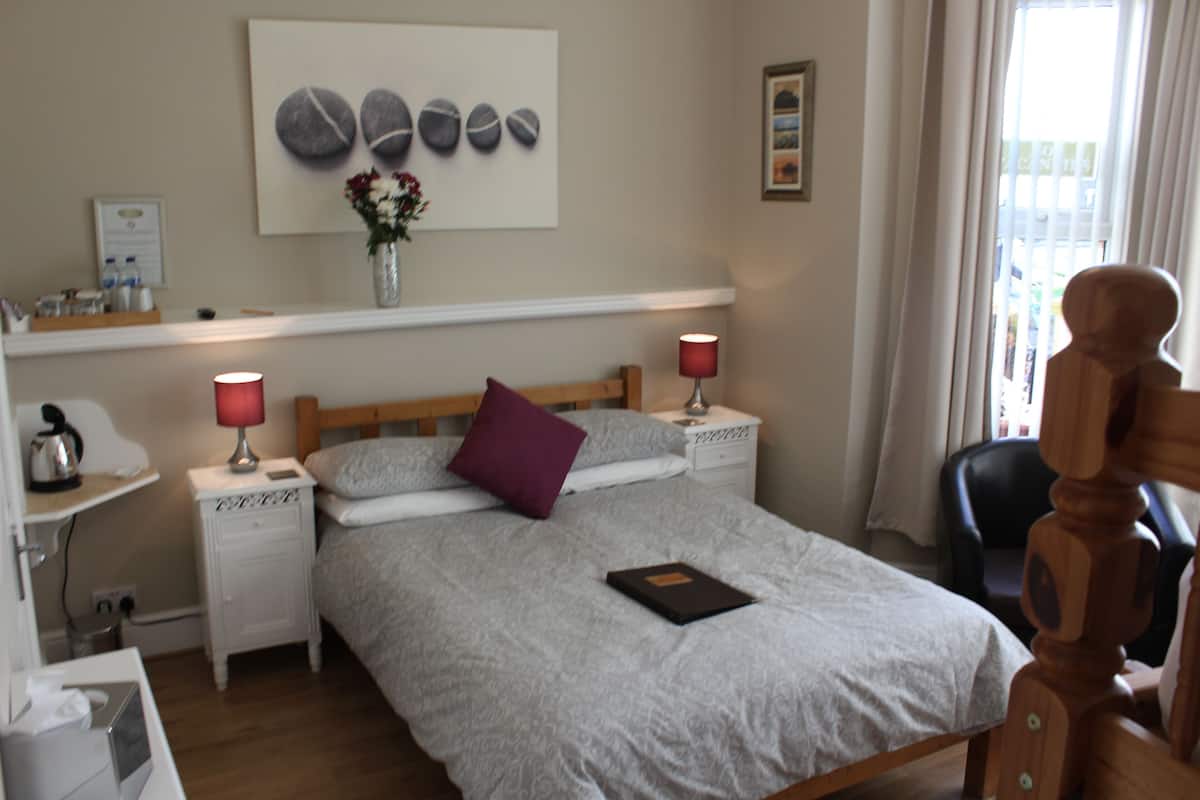 Desk, iron/ironing board, free WiFi, bed sheets
