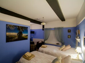 Superior Double or Twin Room (Cider Room) | In-room safe, individually decorated, individually furnished - Lea House Bed and Breakfast (Ross-on-Wye)