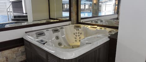 Indoor spa tub