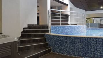 Piscine intérieure