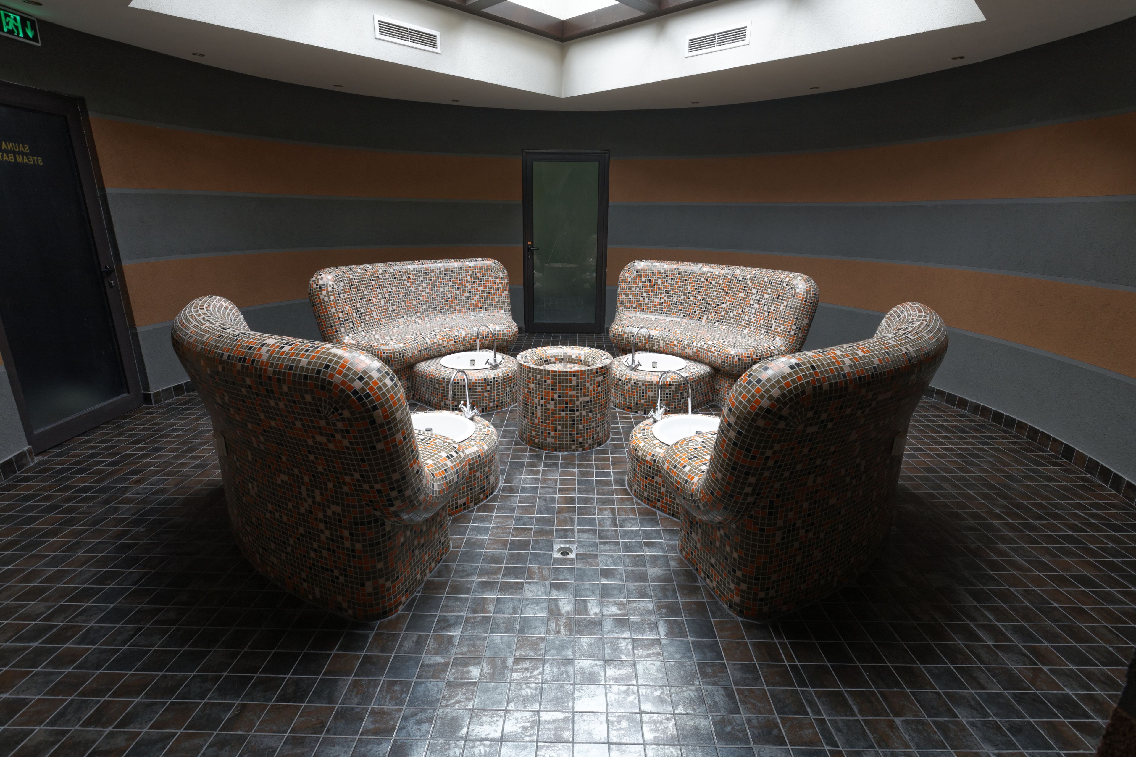 Sauna, ruang uap, dan pemandian Turki/hammam