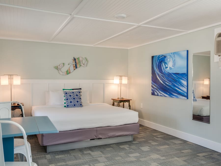 Single Room, 1 King Bed | In-room safe, individually decorated, free WiFi, bed sheets