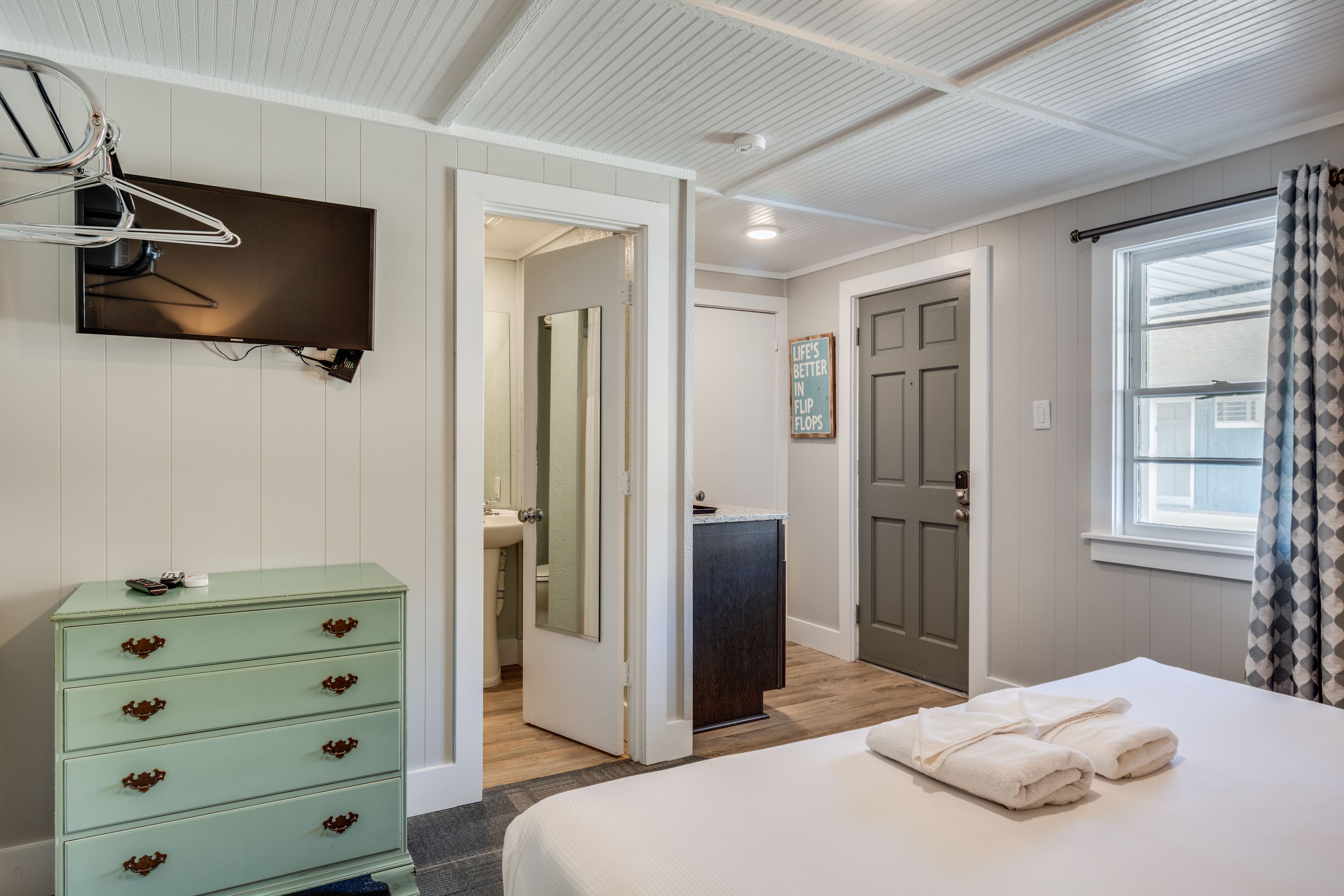 Enkeltrom, 1 kingsize-seng | Safe på rommet, individuelt dekorert, wi-fi (inkludert) og sengetøy