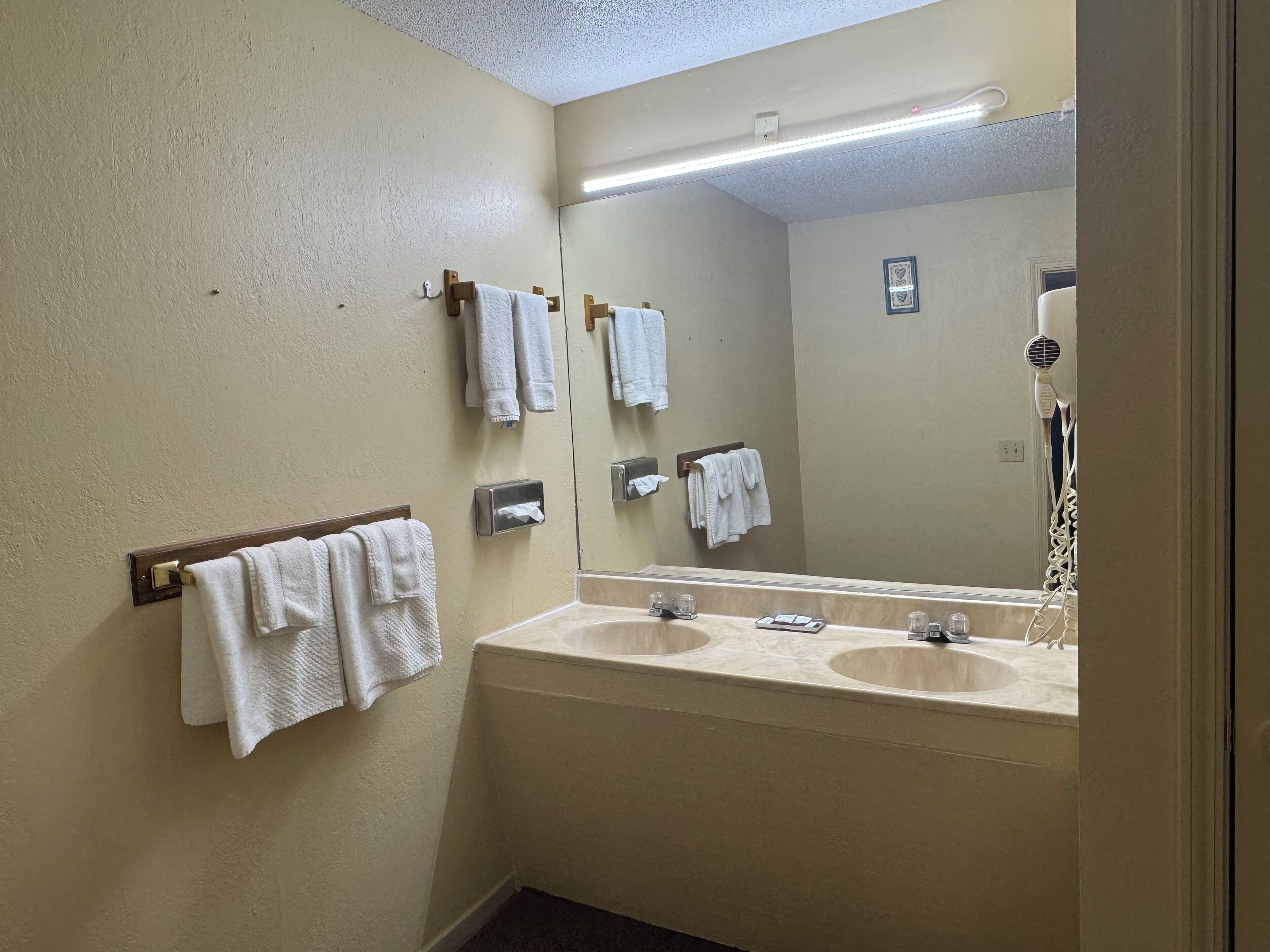 Family Studio Suite | Bathroom | Combined shower/bathtub, hair dryer, towels, soap
