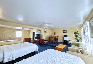 Family Studio Suite | Desk, free WiFi, bed sheets