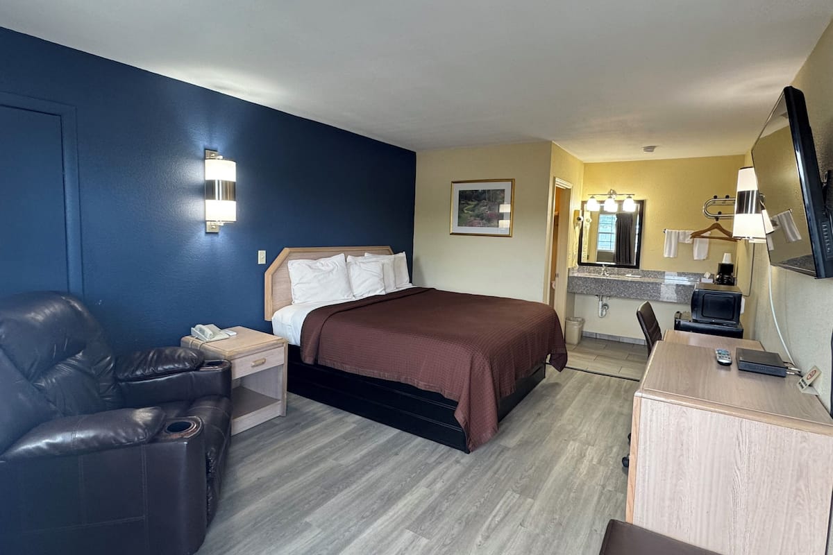 Habitación, 1 cama King size | Escritorio, wifi gratis y ropa de cama