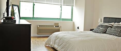 Luxury Room, 1 Bedroom, Accessible, Mountain View | 1 bedroom, premium bedding, desk, free WiFi