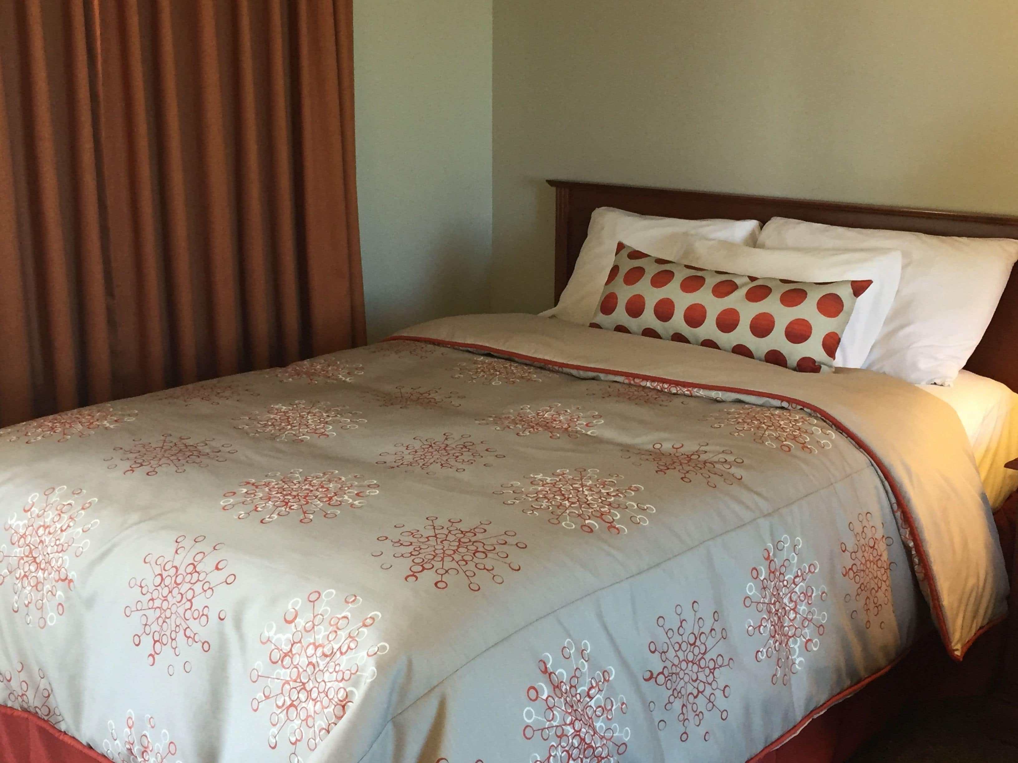Standard Room, Multiple Beds | Desk, iron/ironing board, free WiFi, bed sheets