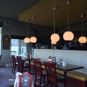 Serveert lunch en diner