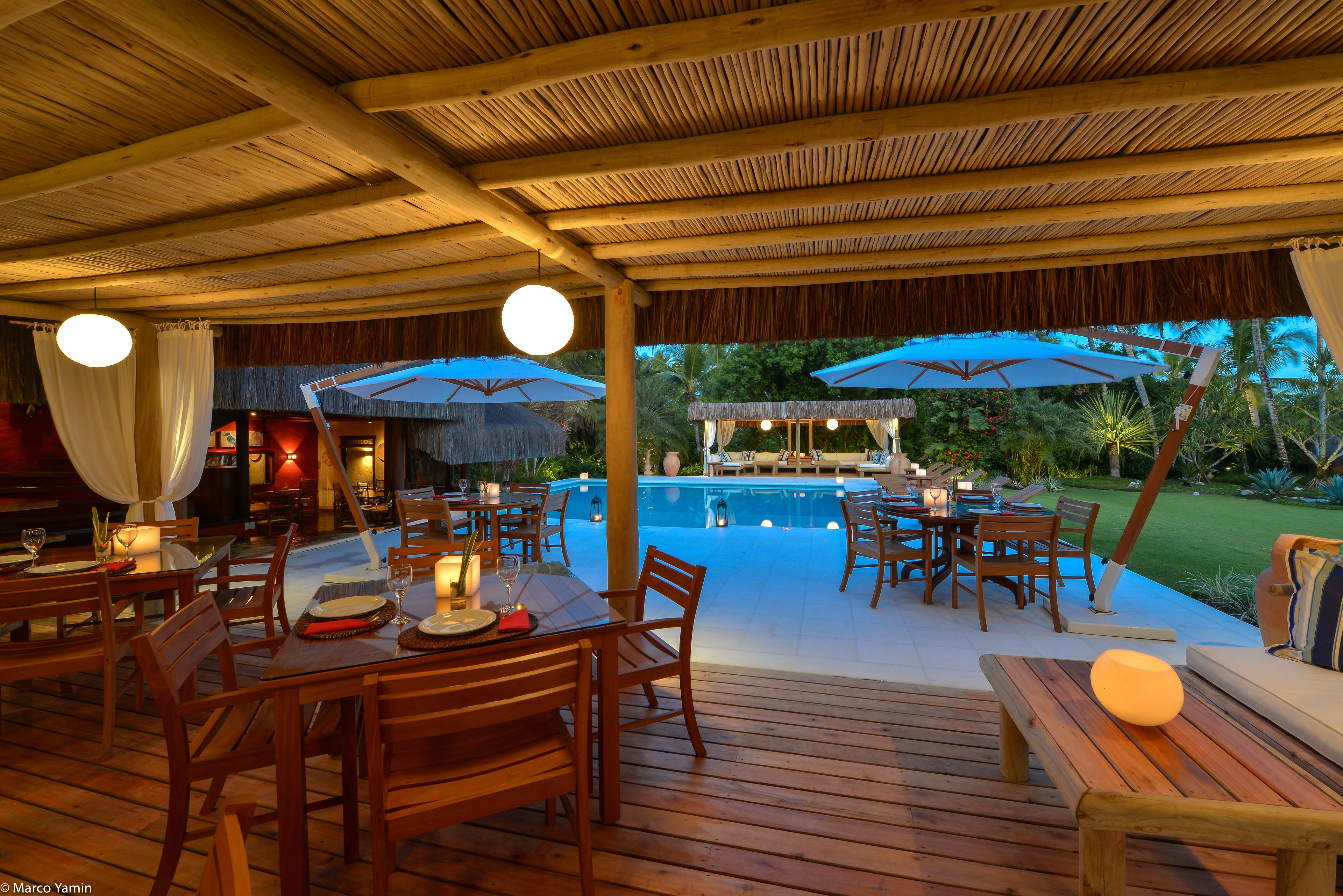 2 outdoor pools, pool loungers