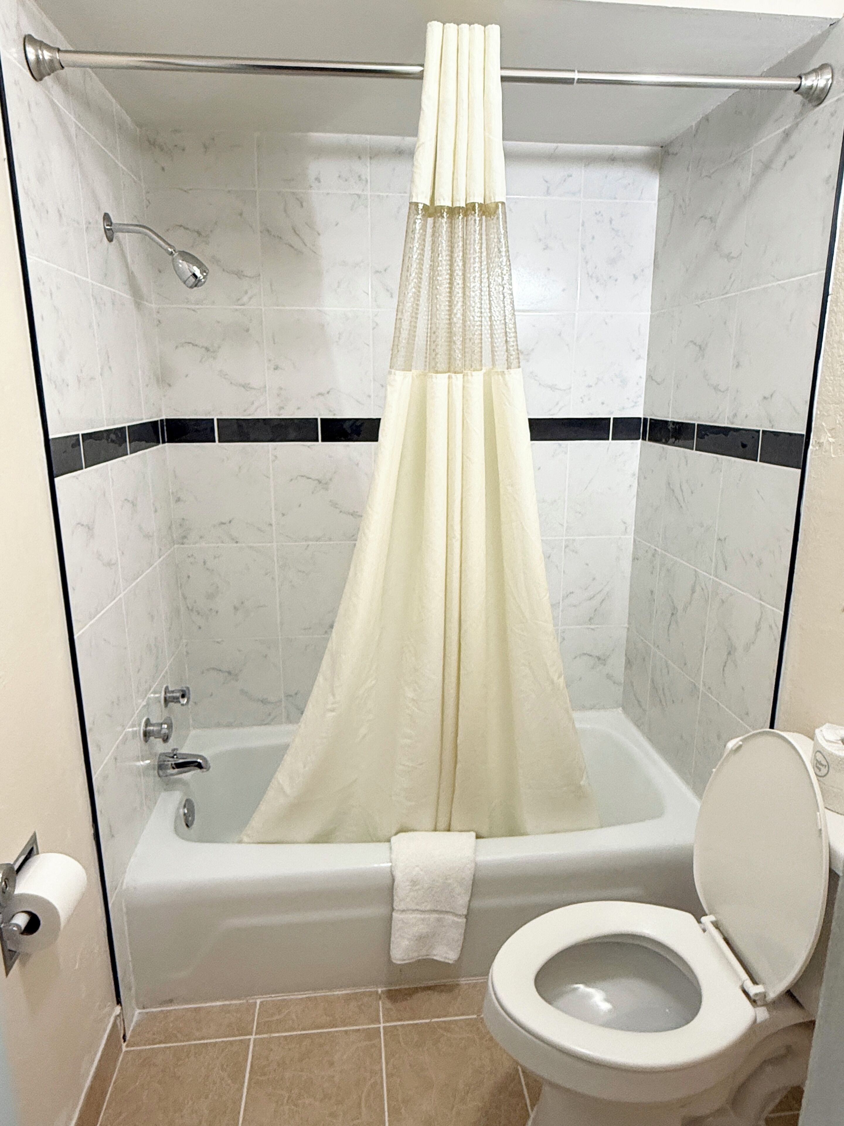 Combinazione doccia/vasca, set di cortesia gratuito, asciugamani