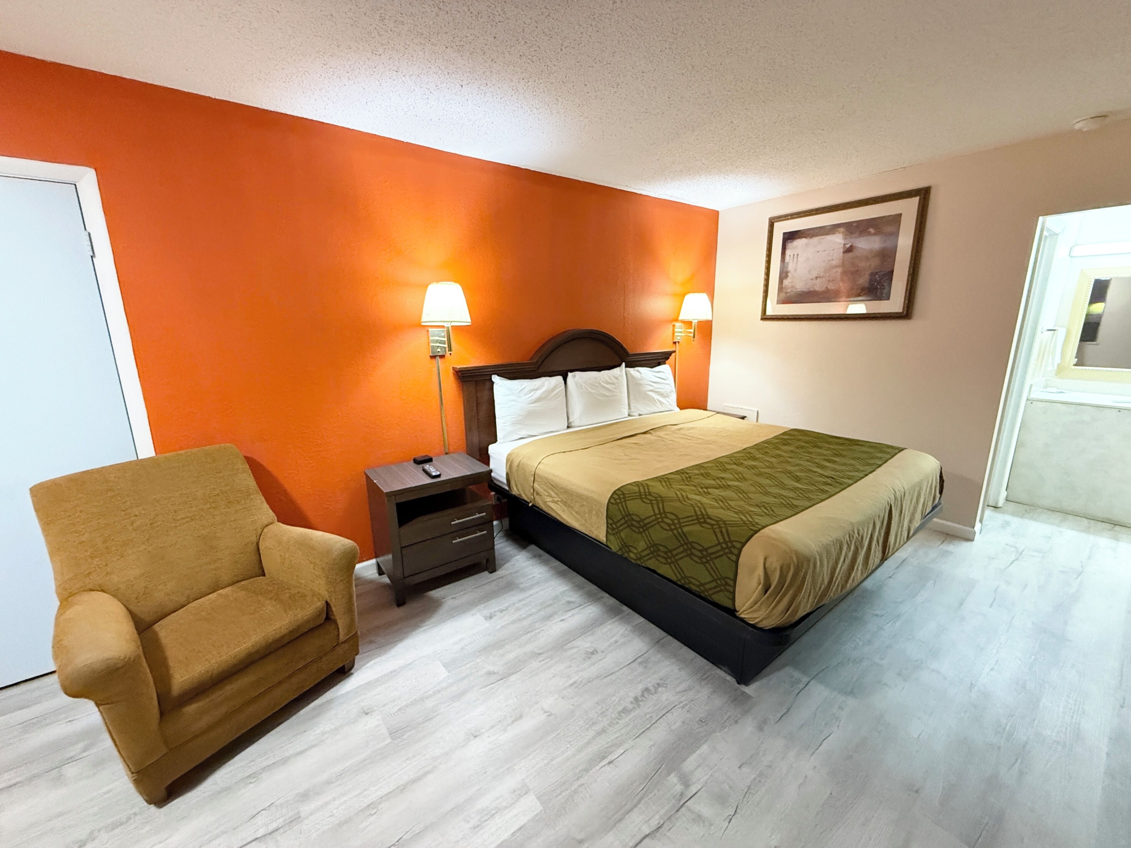 Desk, cribs/infant beds, rollaway beds, free WiFi