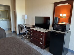 办公桌、婴儿床、折叠床/加床(额外收费)、免费 WiFi