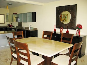 Repas dans la chambre