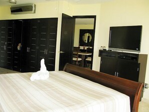 2 chambres, coffre-fort, fer et planche à repasser