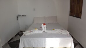 Ropa de cama de alta calidad, minibar y tabla de planchar con plancha 