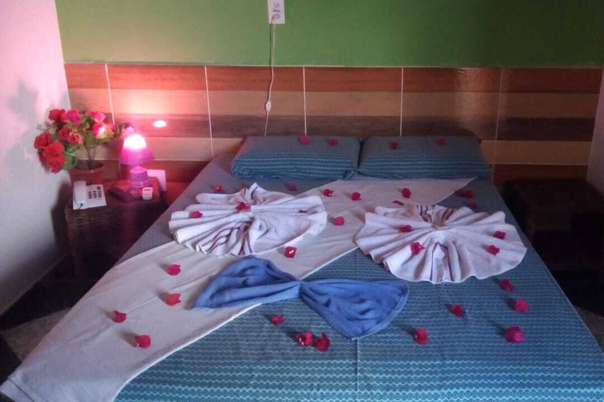 Deluxe Double Room | Premium bedding, minibar, iron/ironing board (on request), WiFi (free)