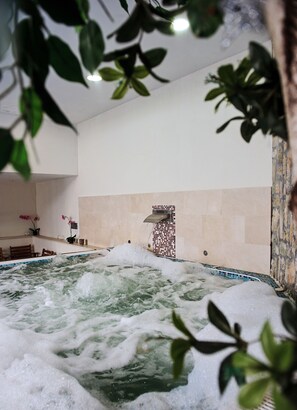 Indoor spa tub