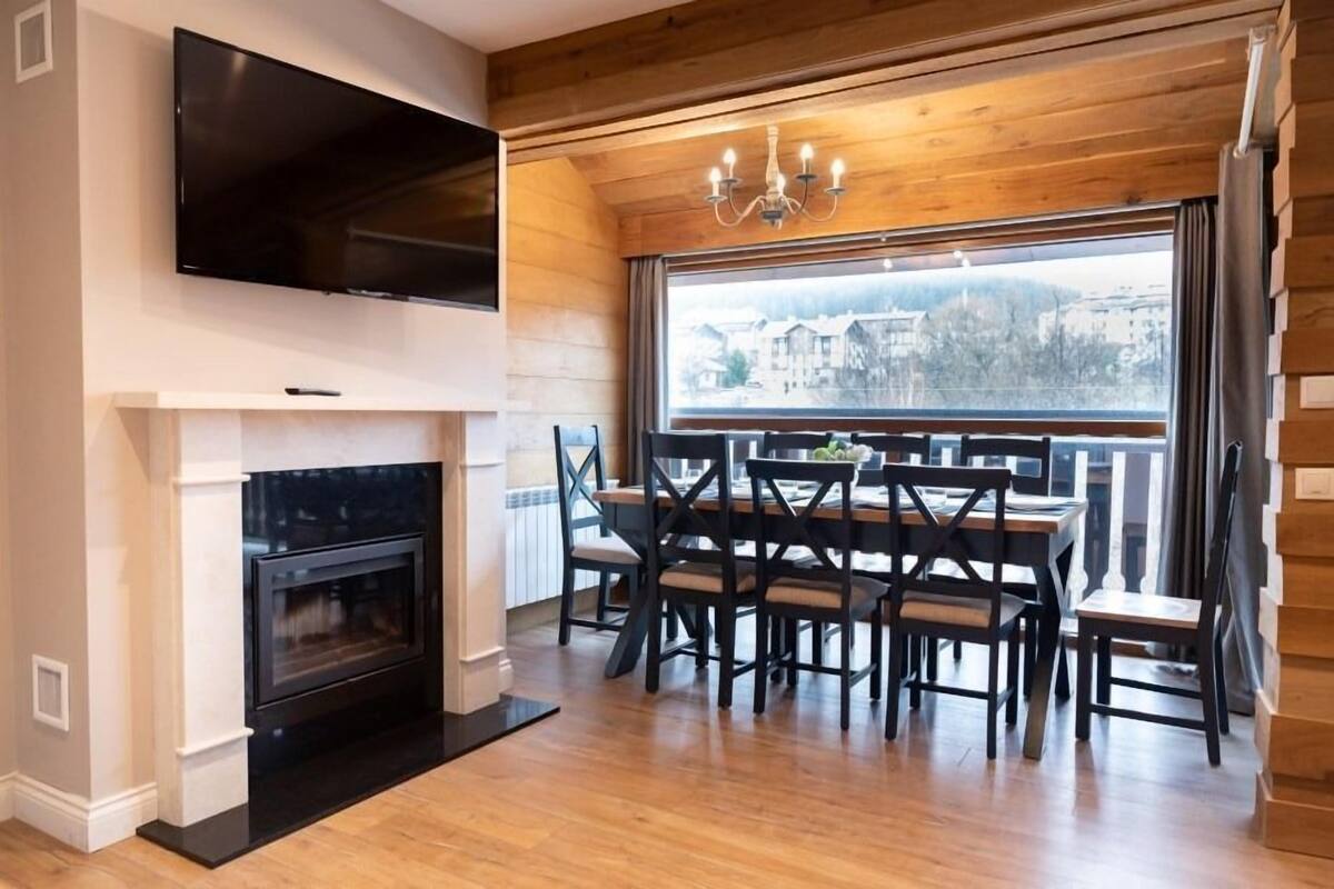 Deluxe Apartment, 3 Bedrooms, Kitchen (Free Sauna, Steambath & Jacuzzi) | Living area | Flat-screen TV