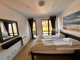 经济公寓, 2 间卧室, 厨房 (Free Sauna, Steambath & Jacuzzi) | 高档床上用品、客房内保险箱、熨斗/熨衣板、免费 WiFi