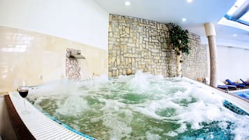 Una piscina techada