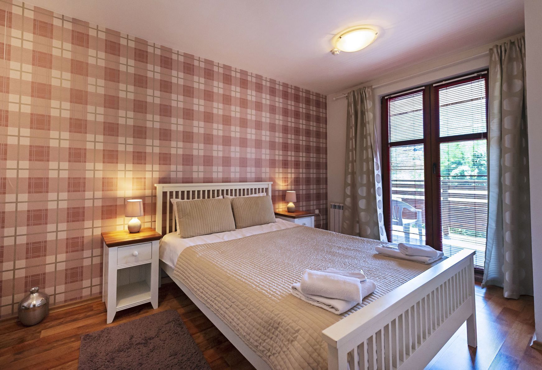 Iron/ironing board, free WiFi, bed sheets