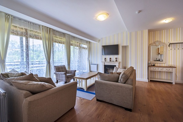 Apartment, 2 Bedrooms | Living area