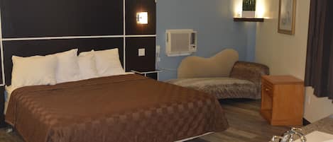 Honeymoon Suite, 1 King Bed, Refrigerator, Ground Floor | Free WiFi