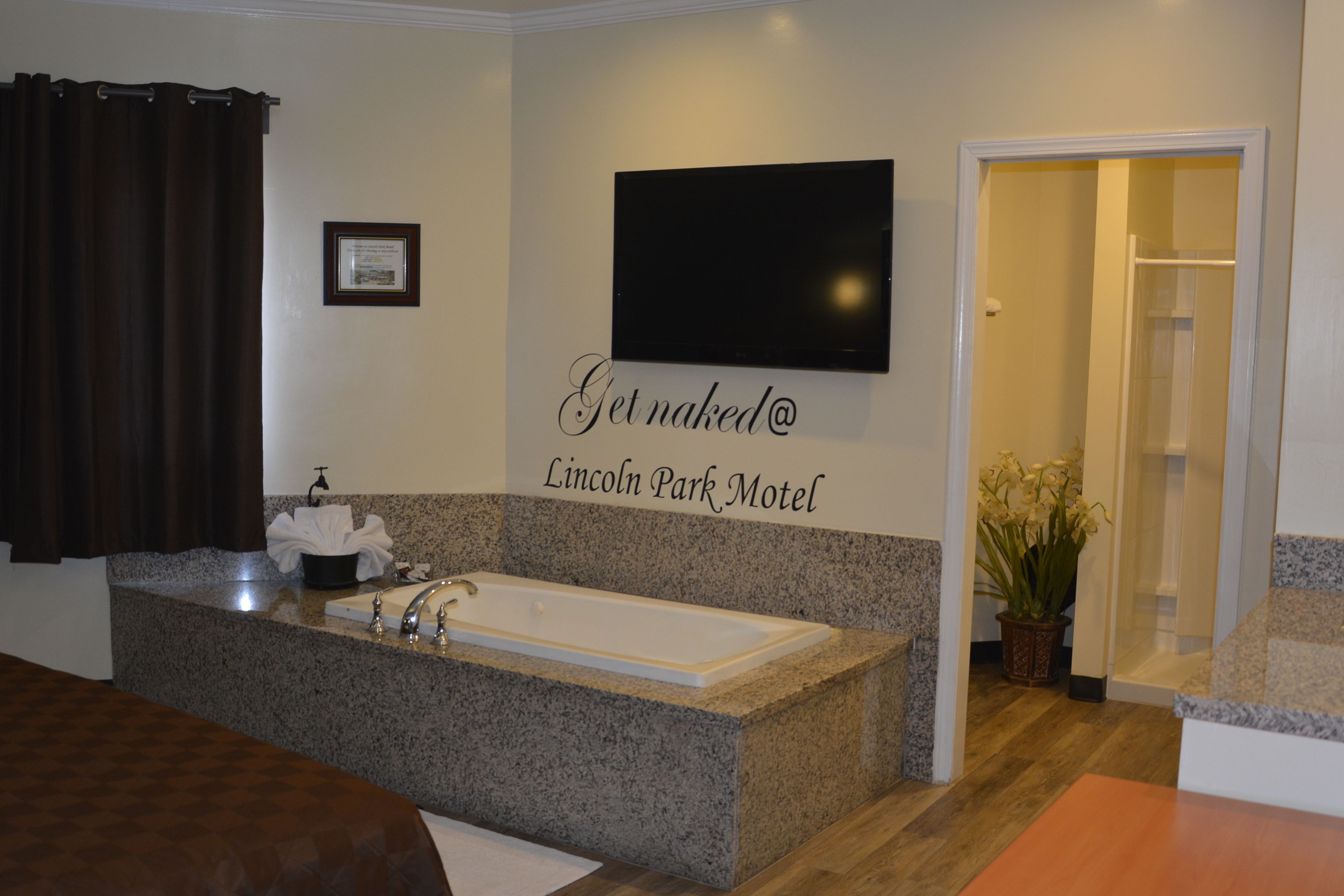 Honeymoon Suite, 1 King Bed, Refrigerator, Ground Floor | Free WiFi