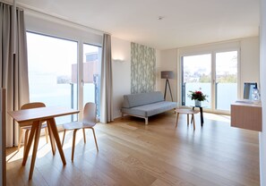 Standaard suite, 1 slaapkamer | Woonruimte | Flatscreentelevisie