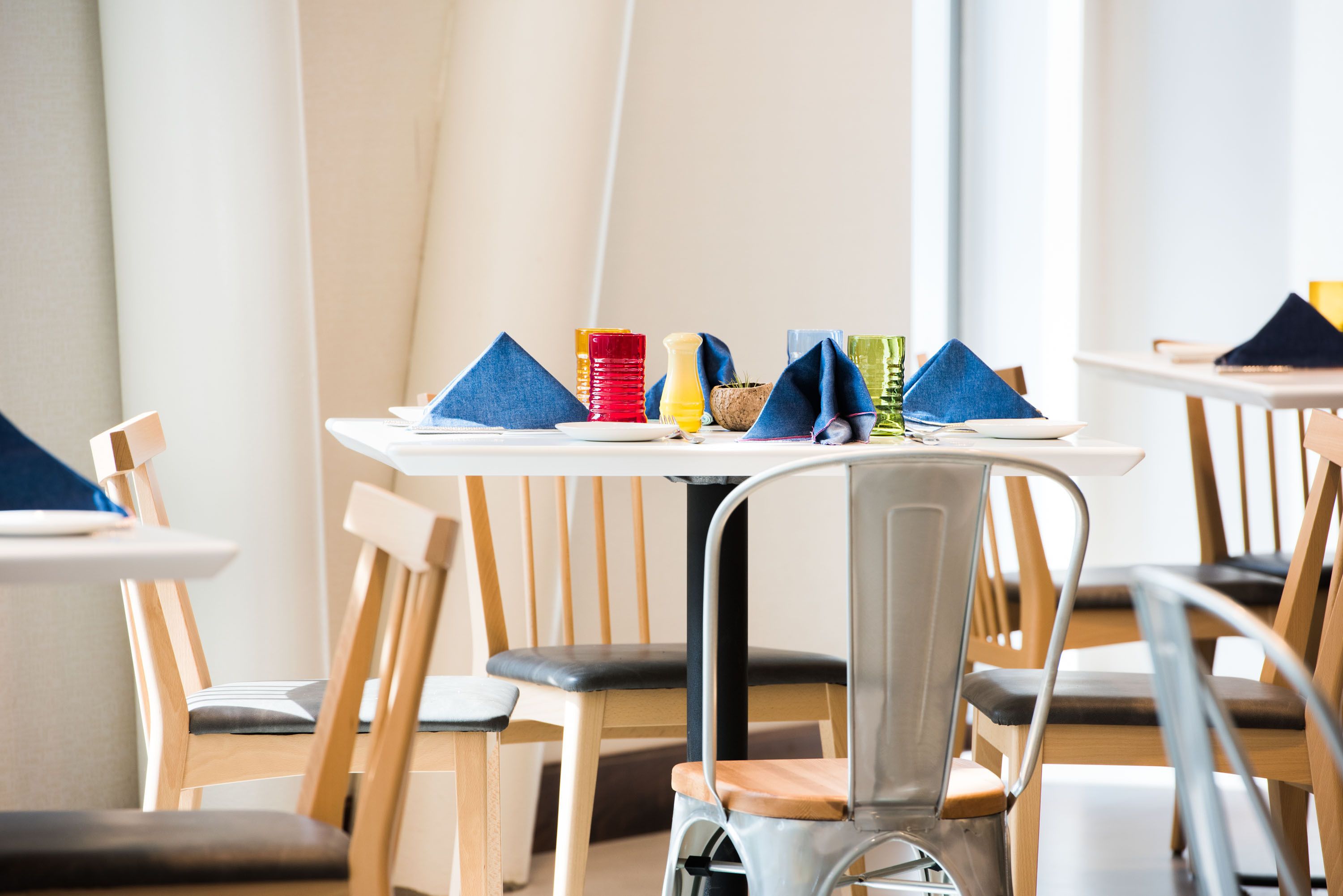 breakfast, lunch, dinner served; american cuisine