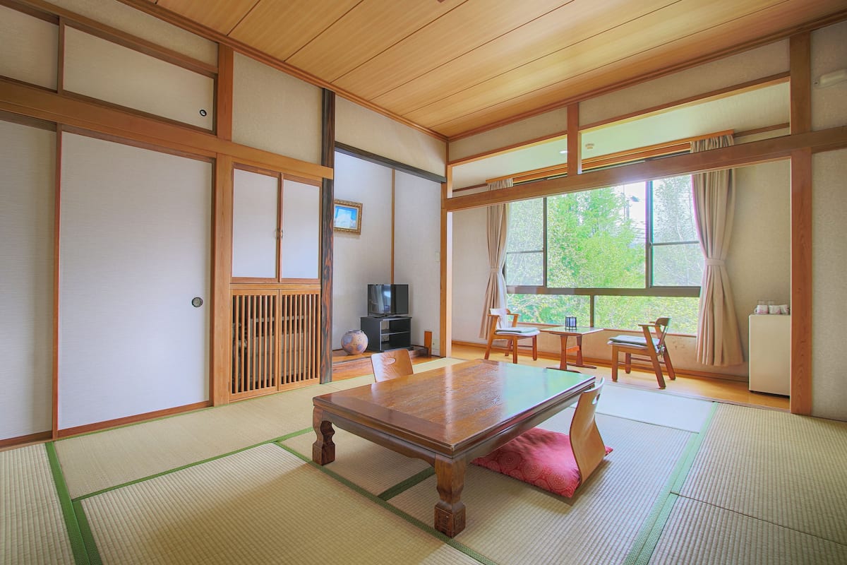 Japanese-Style Room with Shared Shower | Desk, soundproofing, WiFi (free), bed sheets