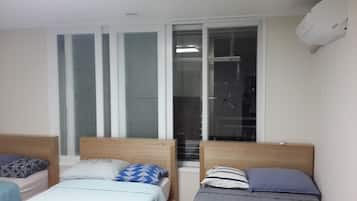 Spacious Apartment in Central Seoul, 11 beds  | 4 ๊ฐ์ ์นจ์ค, ์ฑ
์, ๋ค๋ฆฌ๋ฏธ/๋ค๋ฆฌ๋ฏธํ, ์ฌํ์ฉ ์๊ธฐ์นจ๋