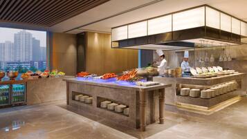 2 restaurants servant le petit déjeuner, spécialités Cuisine chinoise