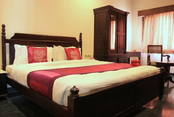 Desk, rollaway beds, free WiFi