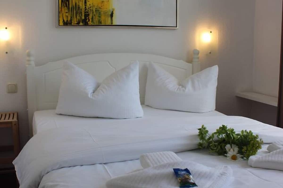 minibar, in-room safe, free cots/infant beds, rollaway beds