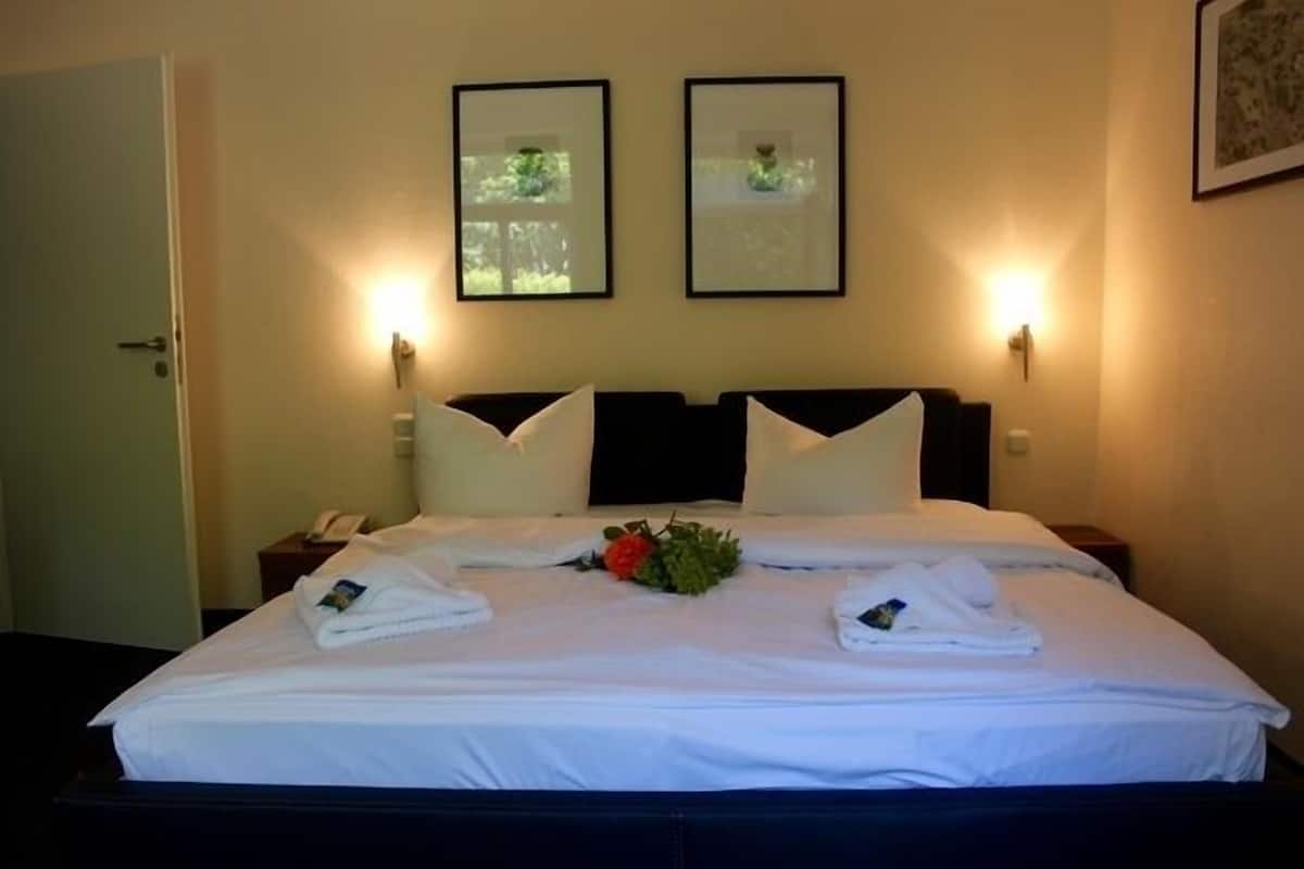Standard Double Room (Forest Facing)
