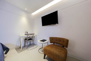 Habitación Premium | Escritorio, cortinas opacas, sistema de insonorización y wifi gratis