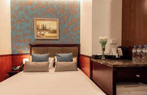 Family Room (1 Queen and 1 Single Bed)