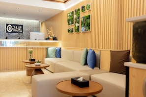 Coin salon dans le hall