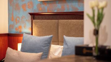 Family Room (1 Queen and 1 Single Bed) | Pillow-top beds, minibar, in-room safe, blackout curtains