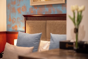 Pillow-top beds, minibar, in-room safe, blackout curtains - YEHS Hotel Sydney CBD (Sydney)