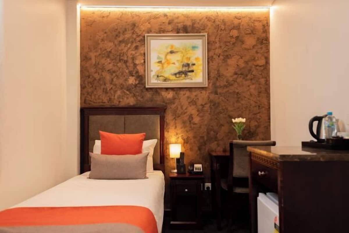 Pillowtop beds, minibar, in-room safe, blackout drapes
