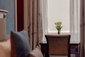 Family Room, City View | Pillowtop beds, minibar, in-room safe, blackout drapes - YEHS Hotel Sydney CBD (Sydney)