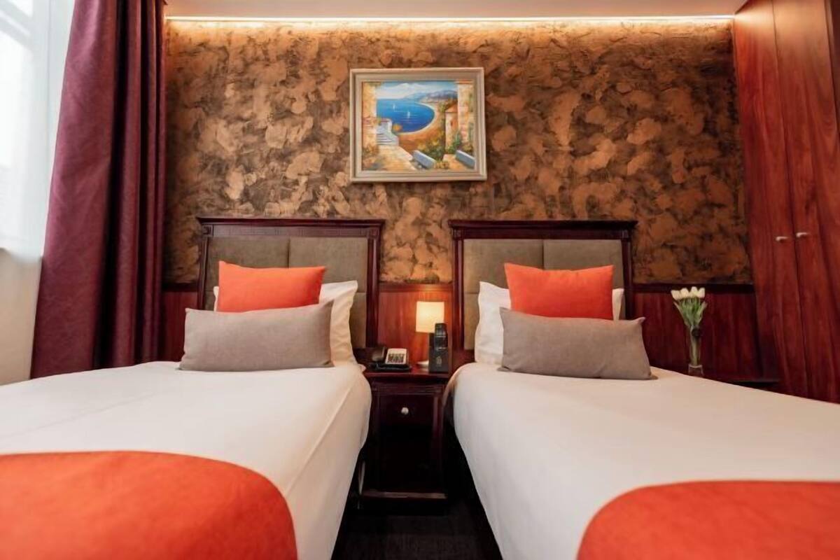 Pillowtop beds, minibar, in-room safe, blackout drapes
