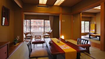 Japanese-Style Room | In-room safe, desk, free WiFi