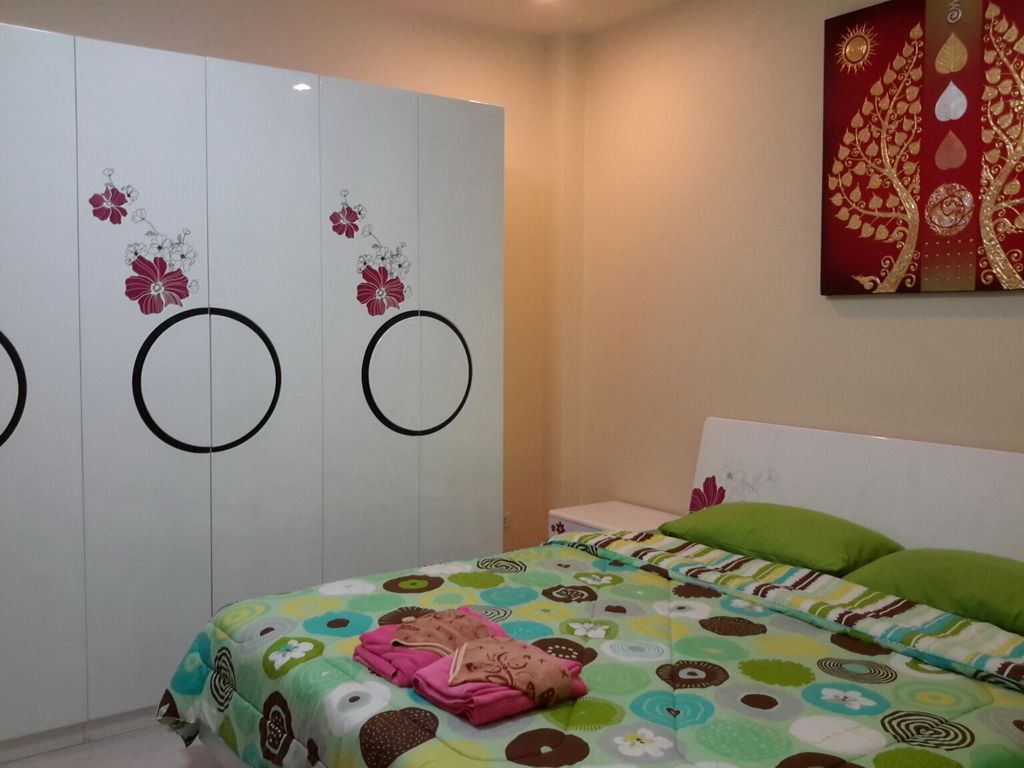 xx | Minibar, in-room safe, individually decorated, individually furnished