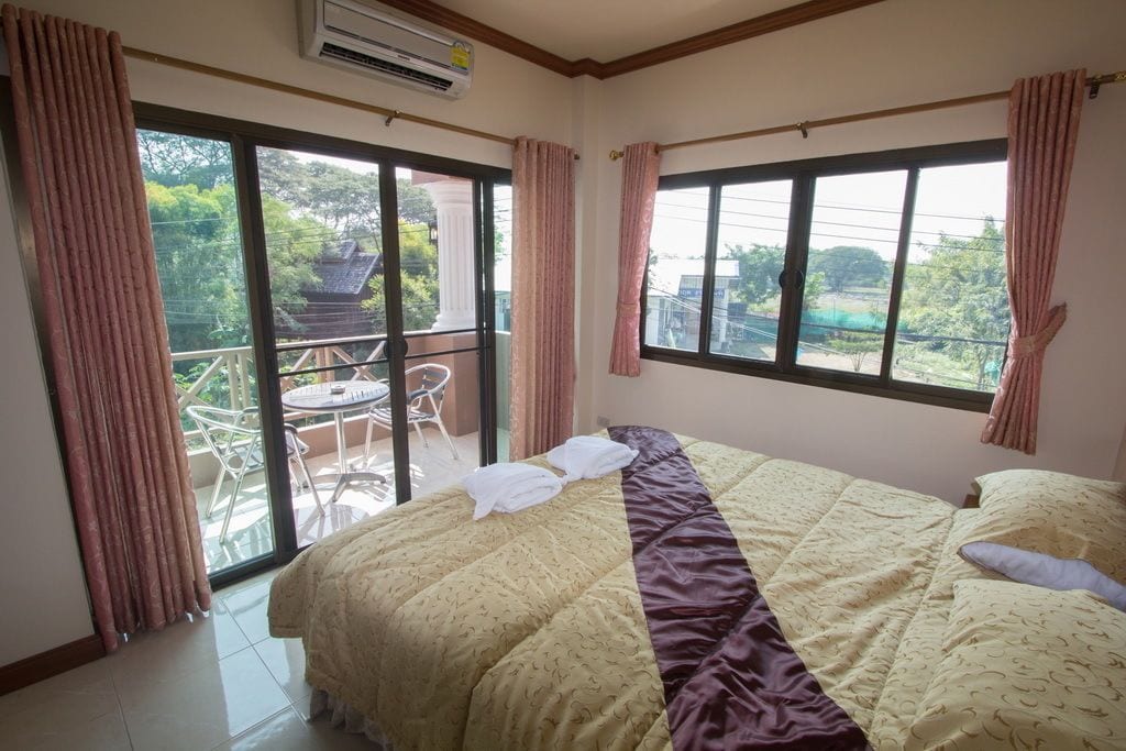 Standard Double Room | Minibar, in-room safe, individually decorated, individually furnished