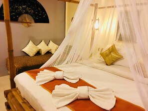 Kamar Double Deluks, 1 Tempat Tidur King, pemandangan kebun, area taman | Minibar, brankas, meja kerja, dan tempat tidur bayi gratis